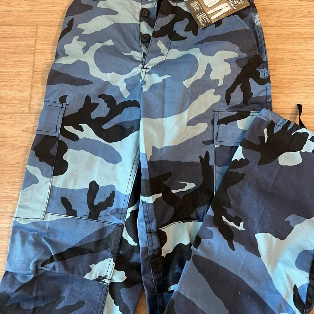 Blue Rothco cargo camo pants - Picture 3 of 3